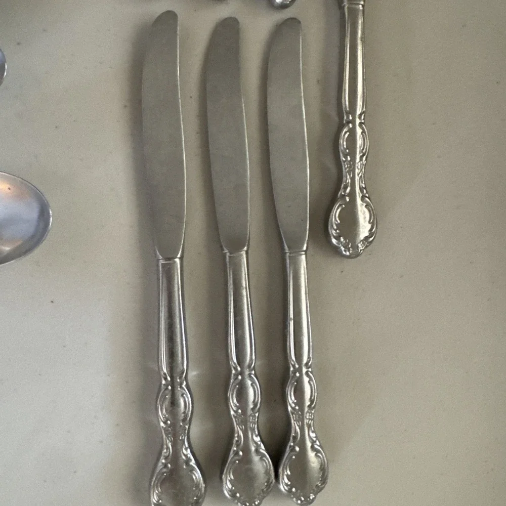 International‎ Silver Rogers Royal Manor Stainless Flatware Set Of 19